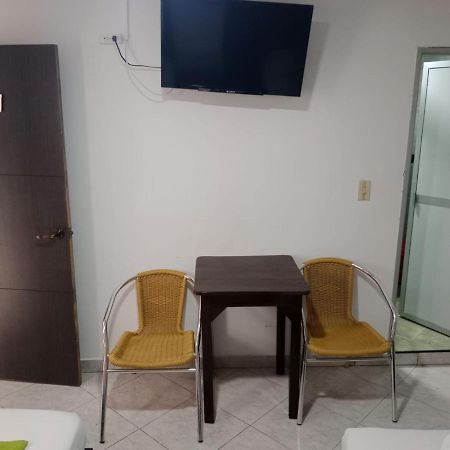 Hotel El Deportista Medellin Bagian luar foto