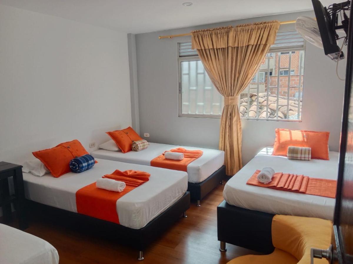 Hotel El Deportista Medellin Bagian luar foto