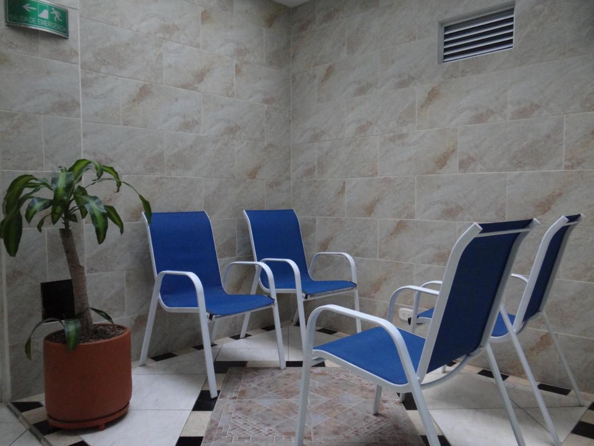 Hotel El Deportista Medellin Bagian luar foto