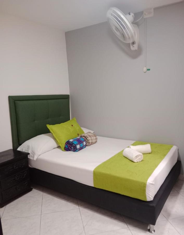 Hotel El Deportista Medellin Bagian luar foto
