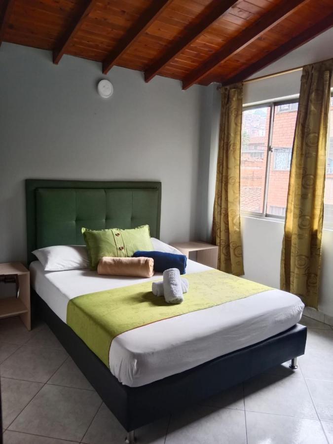 Hotel El Deportista Medellin Bagian luar foto
