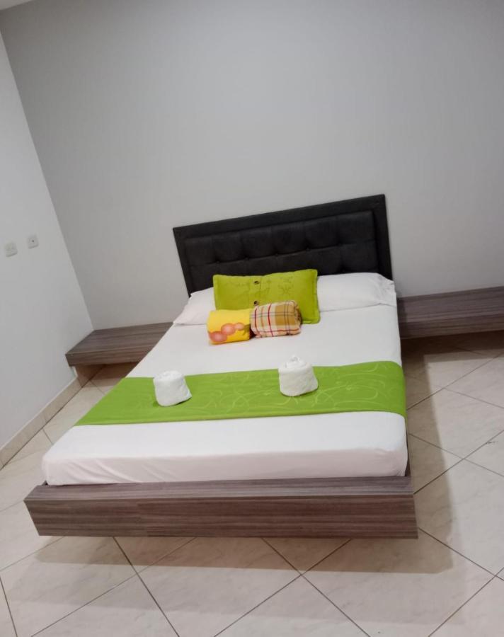 Hotel El Deportista Medellin Bagian luar foto