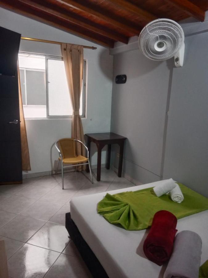 Hotel El Deportista Medellin Bagian luar foto