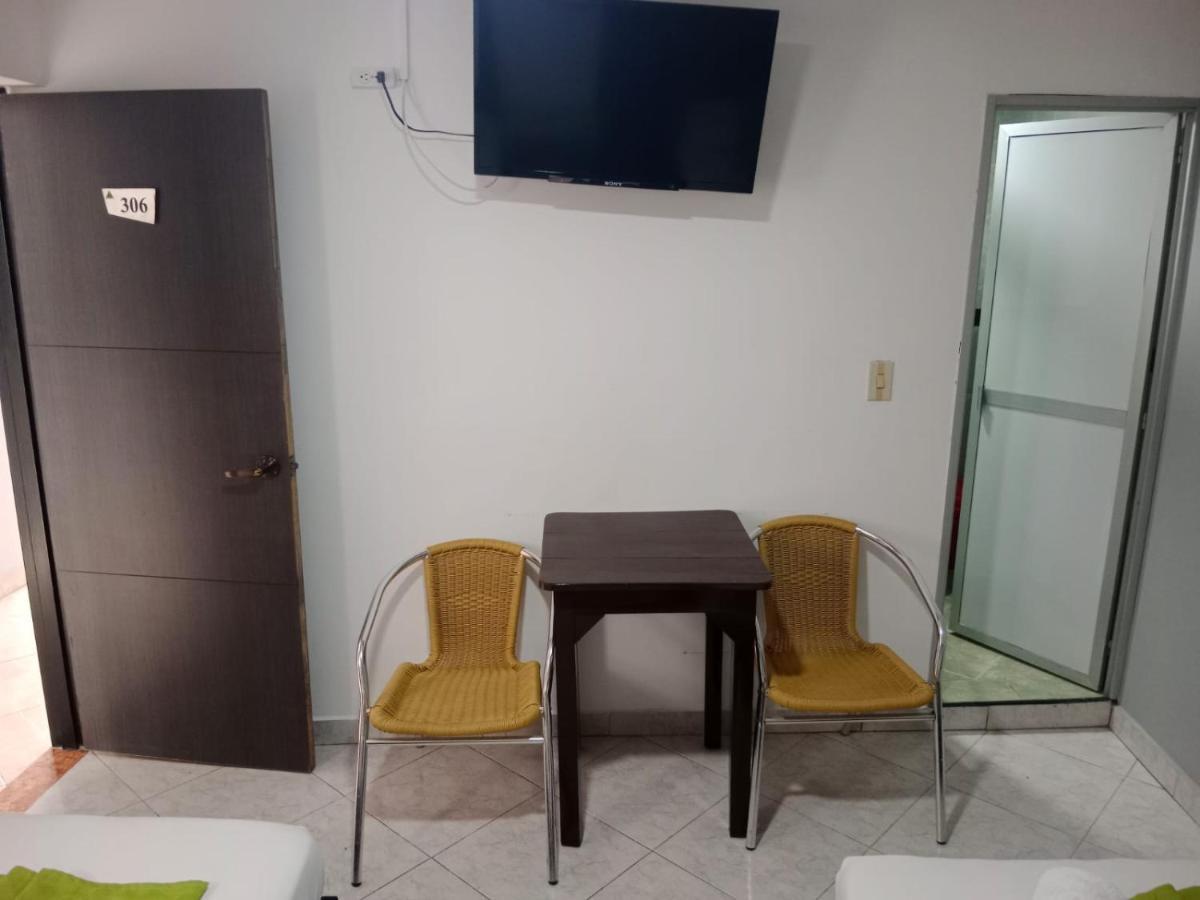 Hotel El Deportista Medellin Bagian luar foto