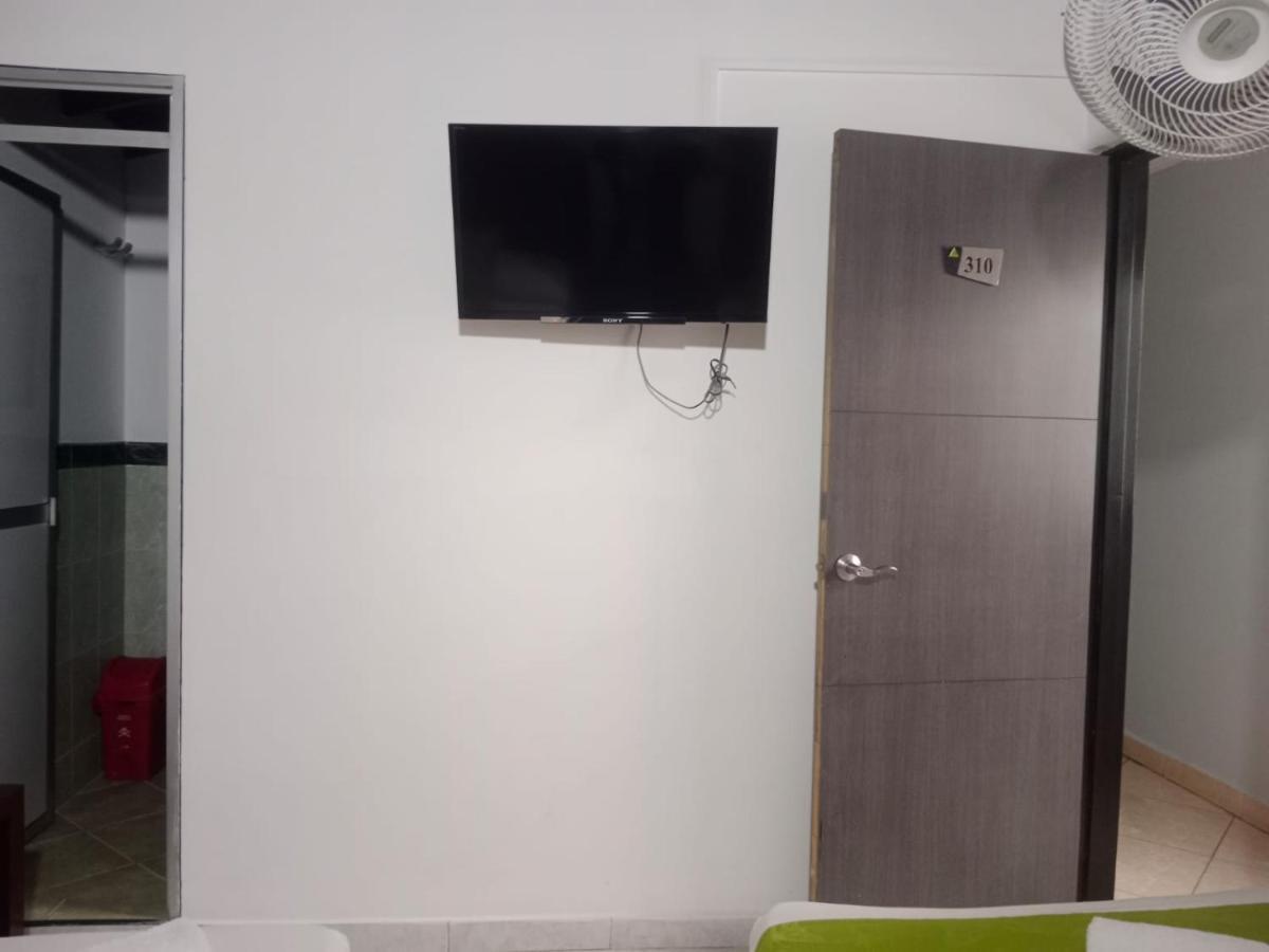 Hotel El Deportista Medellin Bagian luar foto