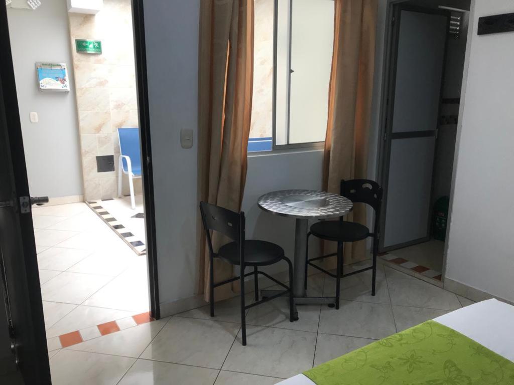 Hotel El Deportista Medellin Bagian luar foto