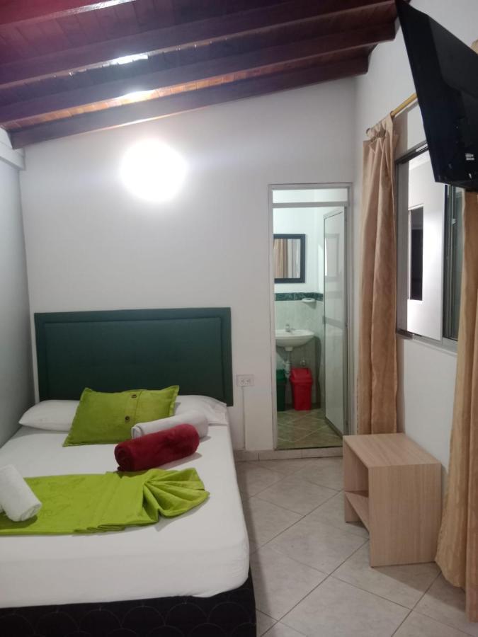 Hotel El Deportista Medellin Bagian luar foto