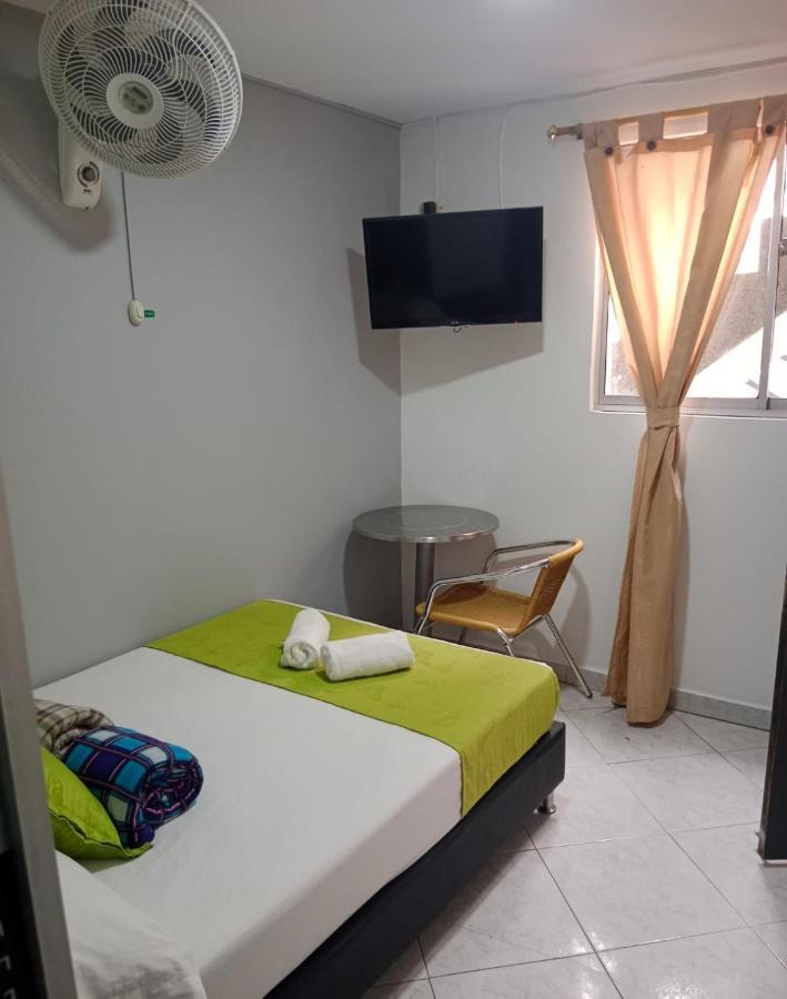 Hotel El Deportista Medellin Bagian luar foto
