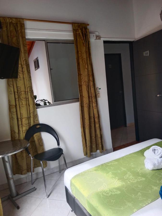 Hotel El Deportista Medellin Bagian luar foto
