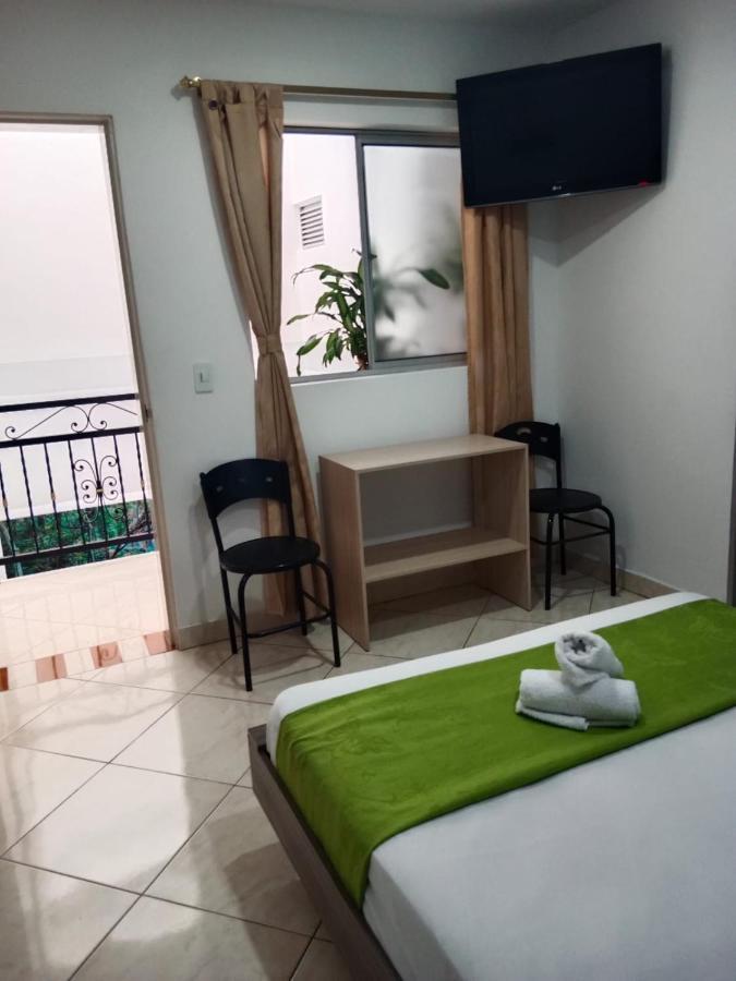 Hotel El Deportista Medellin Bagian luar foto