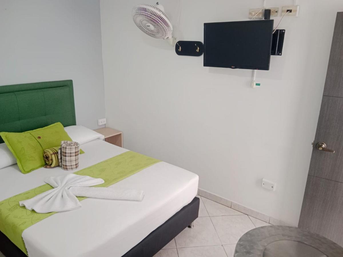 Hotel El Deportista Medellin Bagian luar foto