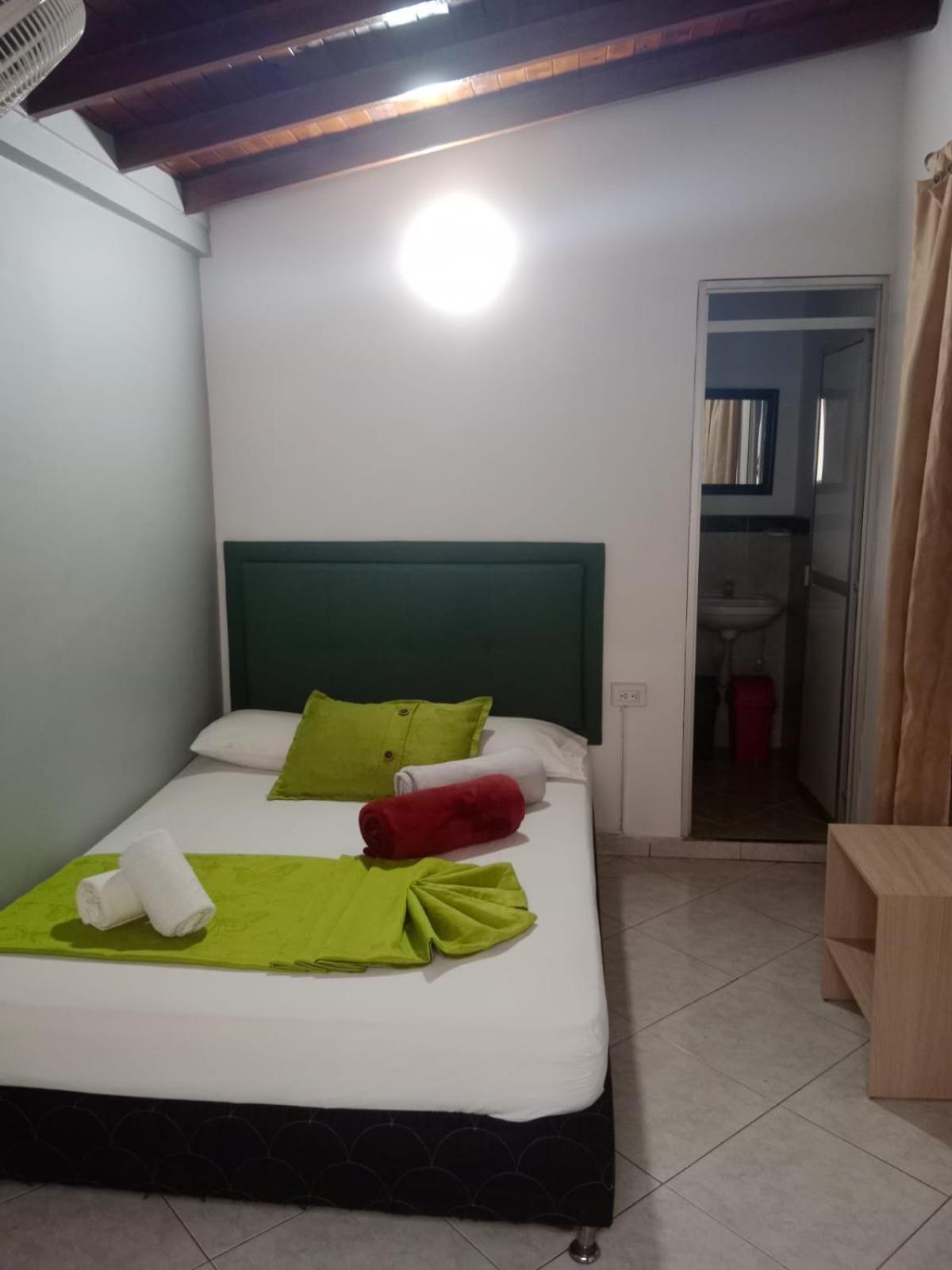 Hotel El Deportista Medellin Bagian luar foto