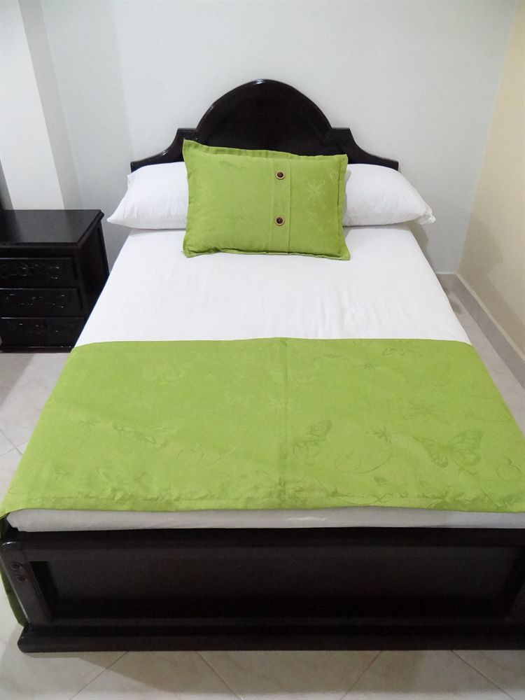 Hotel El Deportista Medellin Bagian luar foto
